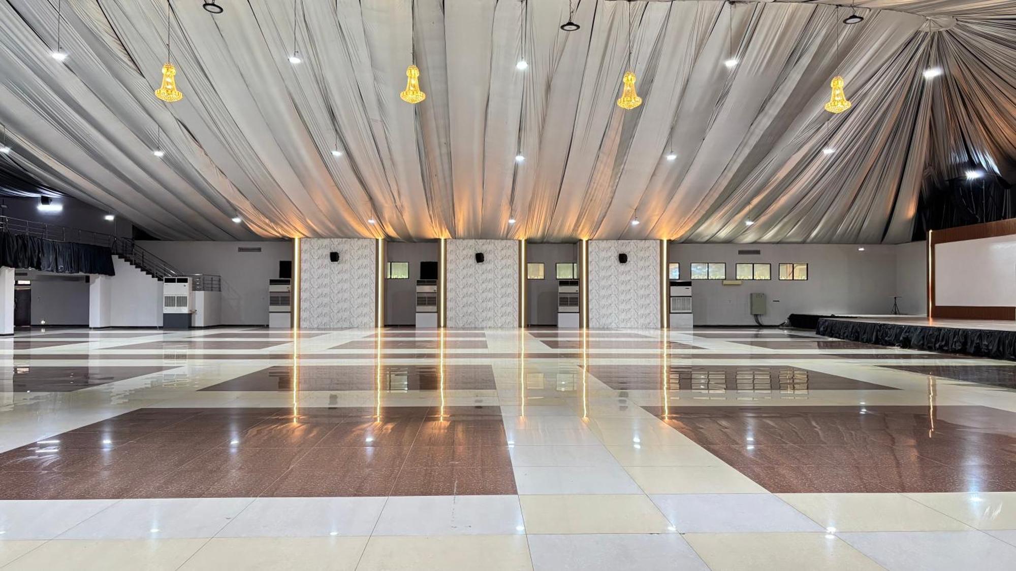 Utc Hotel Semarang Exteriér fotografie